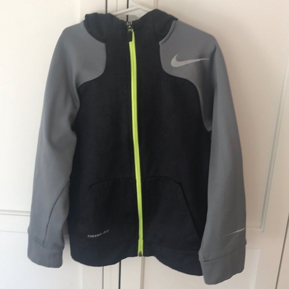 Nike Therma-Fit boys hoodie